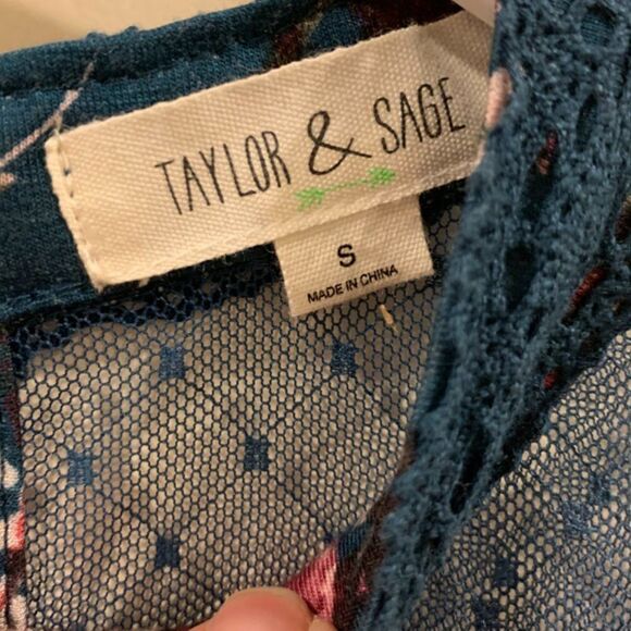 Taylor and Sage Flare Arm Top - Picture 5 of 8